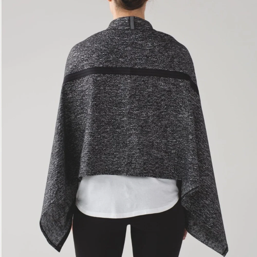 Lululemon Vinyasa Wrap Running‎ Luon Suited Jacquard White Black Sweater Cape